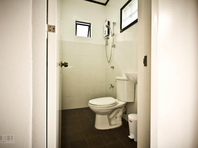 Bathroom 13