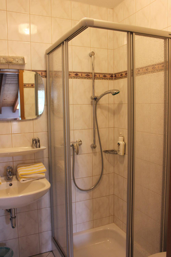 Bathroom 3, Landgasthof Hotel Sauer, Waldeck-Frankenberg
