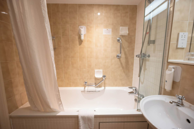 Bathroom 5, Castle And Ball by Greene King Inns, Wiltshire