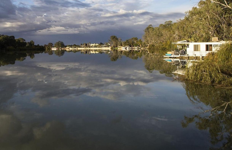 Exterior & Views 1, Boats and Bedzzz Houseboat Stays, Renmark Paringa - Renmark