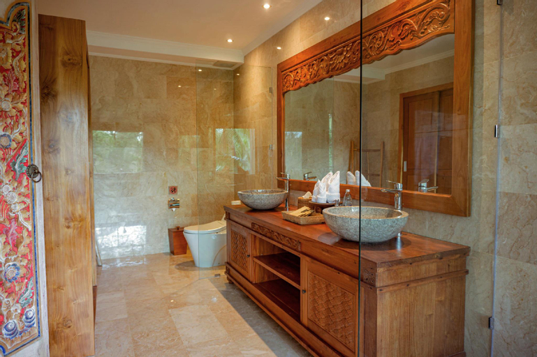 Bathroom 23