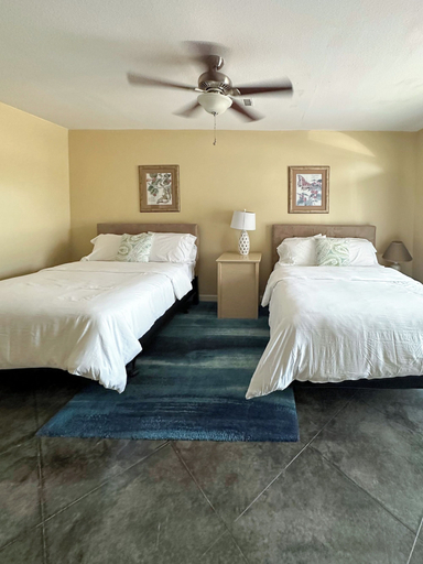 Bedroom 3, Upstay -10 Waterfront Mansion with Jetty, Llano