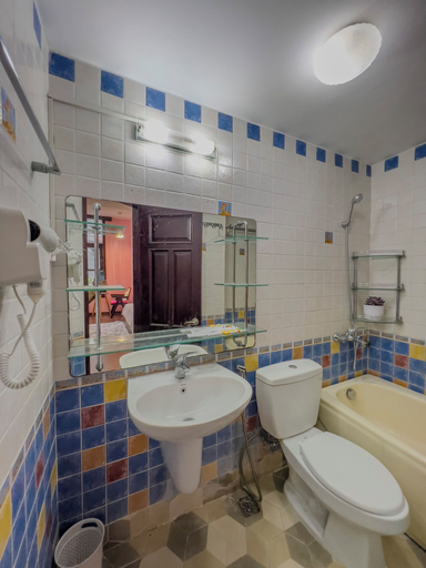 Bathroom 4, La Sen Tay Ho Homestay, Tây Hồ