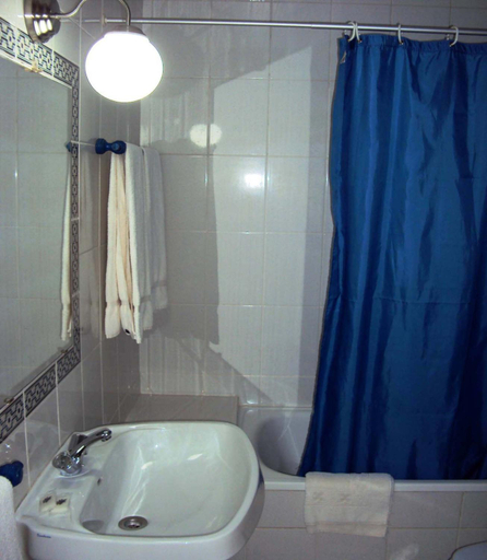 Bathroom, Residencial do Mar, Mira