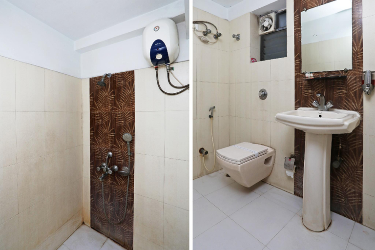 Bathroom, Hotel Saad, Kolkata