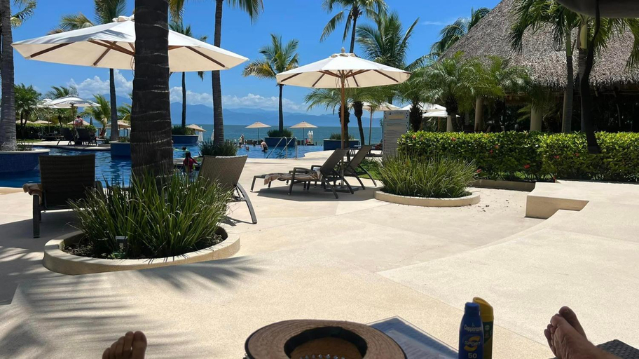 Sport & Beauty 2, Alamar - Oceanview Condos with Beach Club Resort Access, Compostela