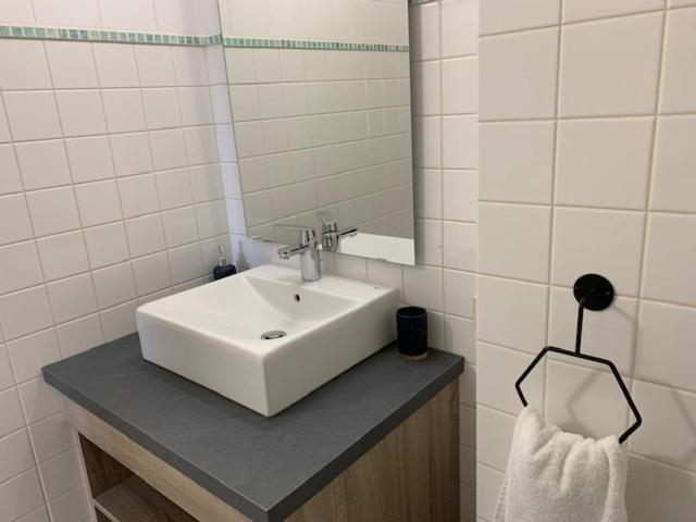 Bathroom, Le Saint Pierre, Maine-et-Loire