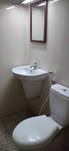 Bathroom 4, Hotel skyark, Kanniyakumari