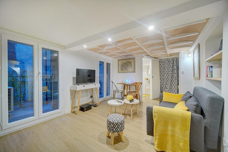 Others 3, #31 Comfy place in the Old Town Balcony & AC 2Min to Beach, Alpes-Maritimes
