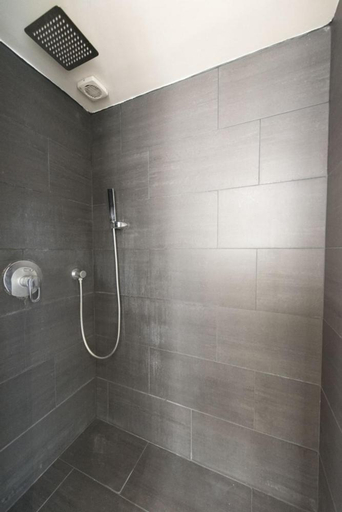 Bathroom 2, Lucius, Paris
