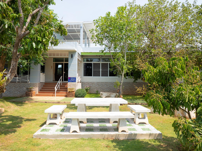 Exterior 9