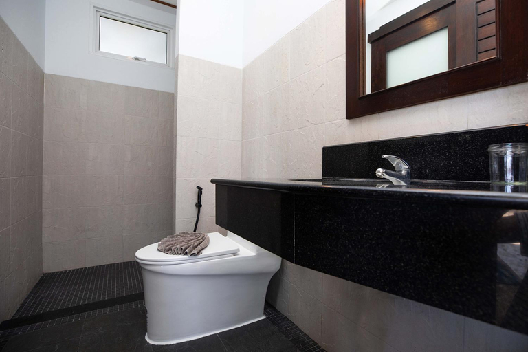 Bathroom 3, 3BR Pool Villa Prima Near NaiHarn Beach, Pulau Phuket