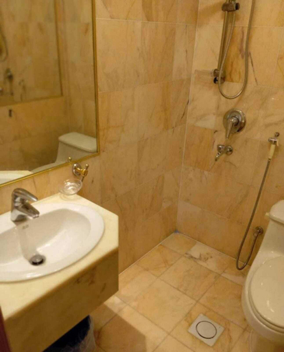 Bathroom, Aljiwar Tower, Makkah