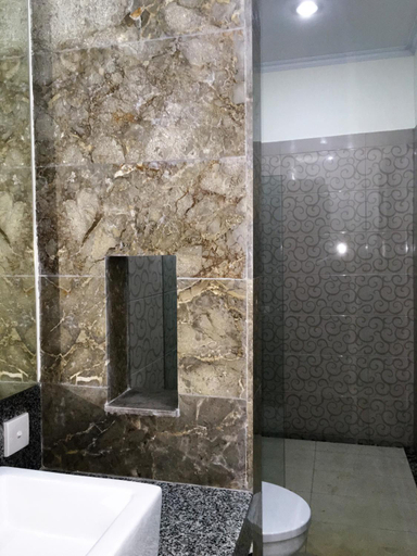 Bathroom 2, Indah Homestay Batubelig, Badung