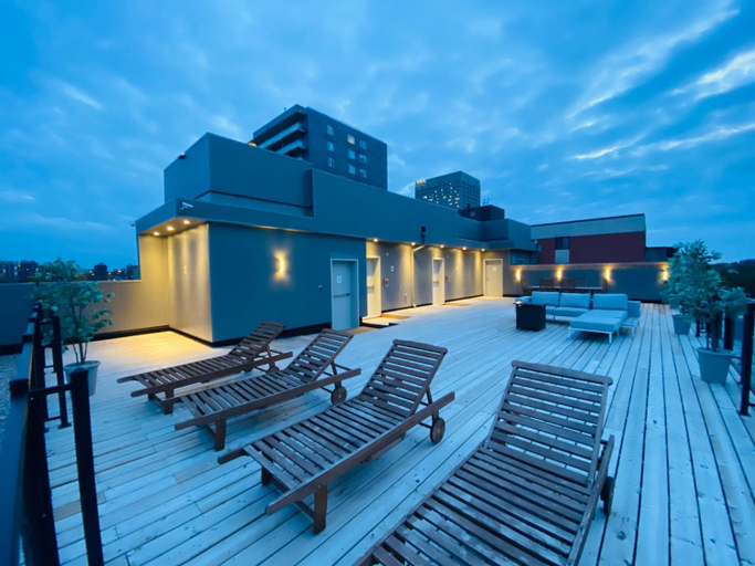 Exterior & Views