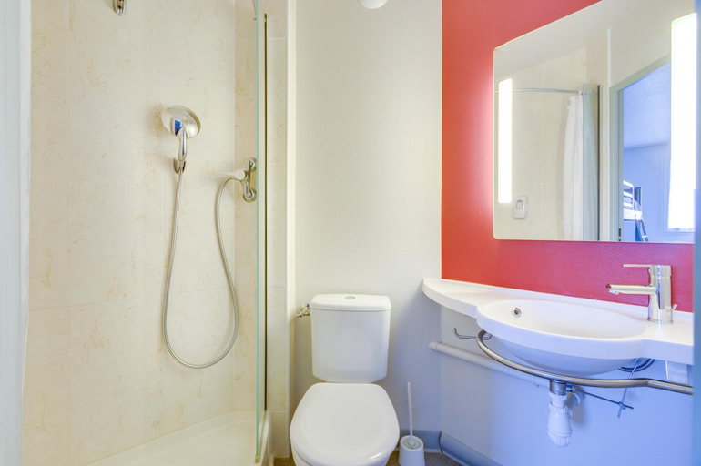 Bathroom 4, B&B Hotel Brignoles, Var