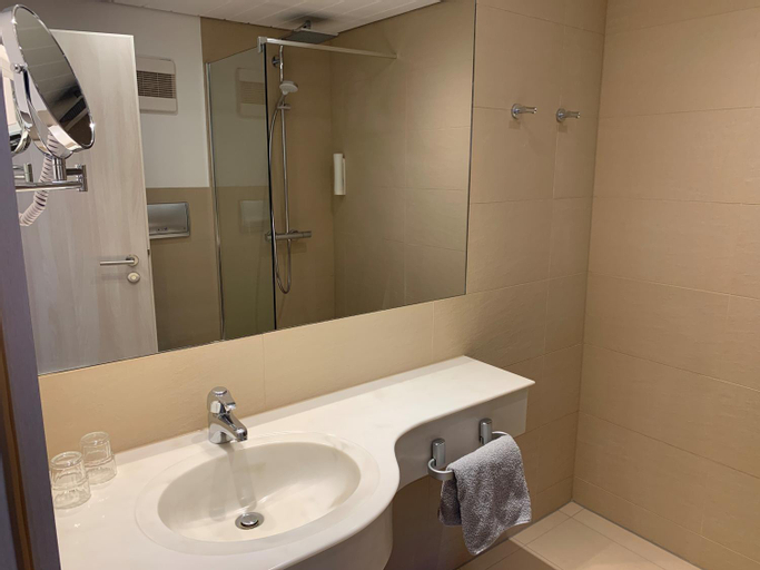 Bathroom 9