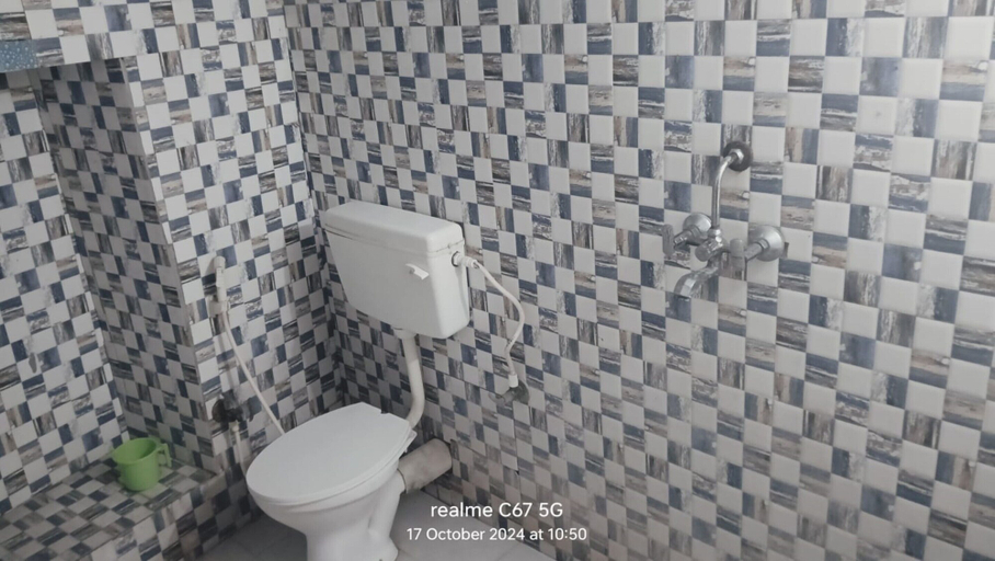 Bathroom, Goroomgo Agra Hotel Mathura, Mathura