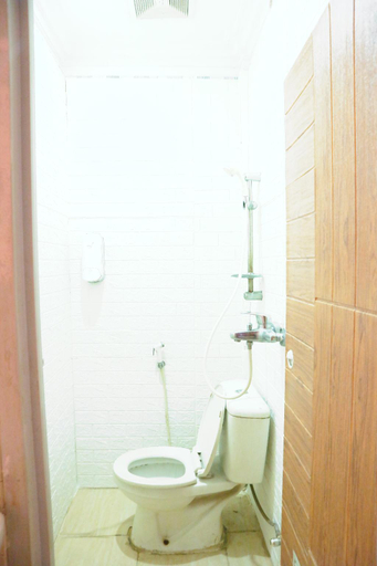 Bathroom 14