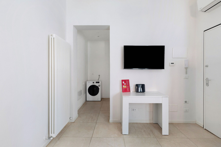 Others 5, Modern studio in Borgo Panigale, Bologna