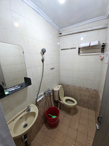 bathroom 4