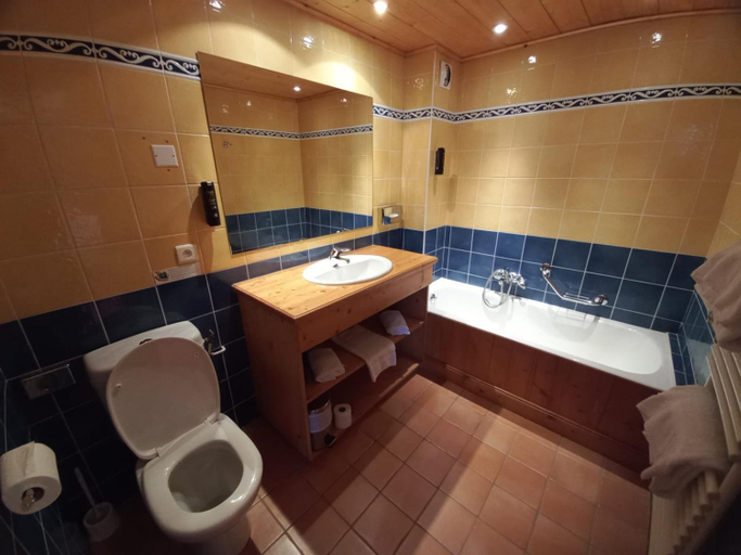 Bathroom 3, Chalet Hotel Le Mont Bisanne, Savoie