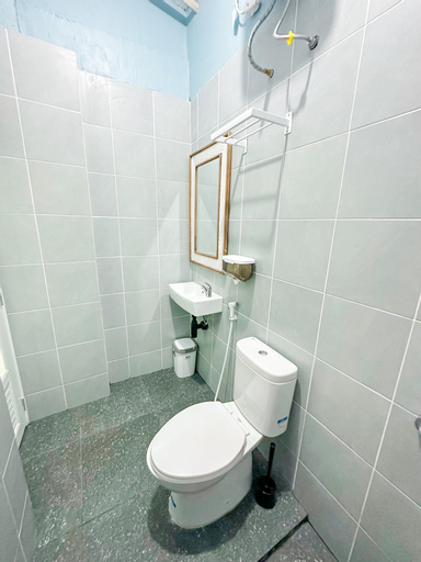 Bathroom 14
