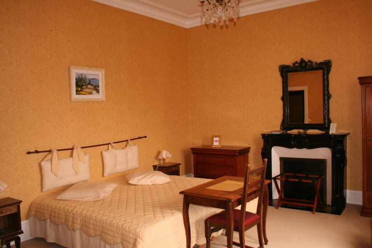 Bedroom 2, Hotel Du Parc, Cher