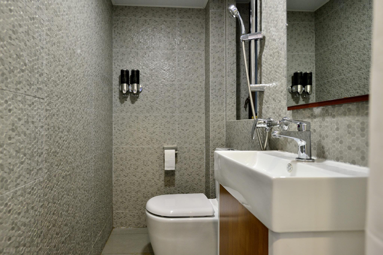 Bathroom 14