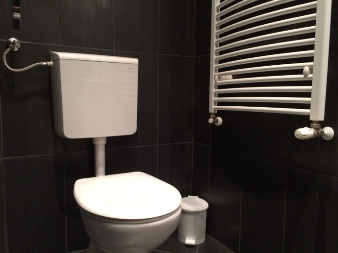 Bathroom 2, Central King Apartment, Budapesti