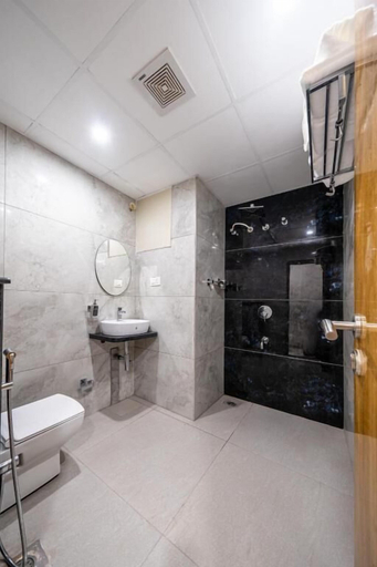 Bathroom 3, Hello Inn, Bangalore