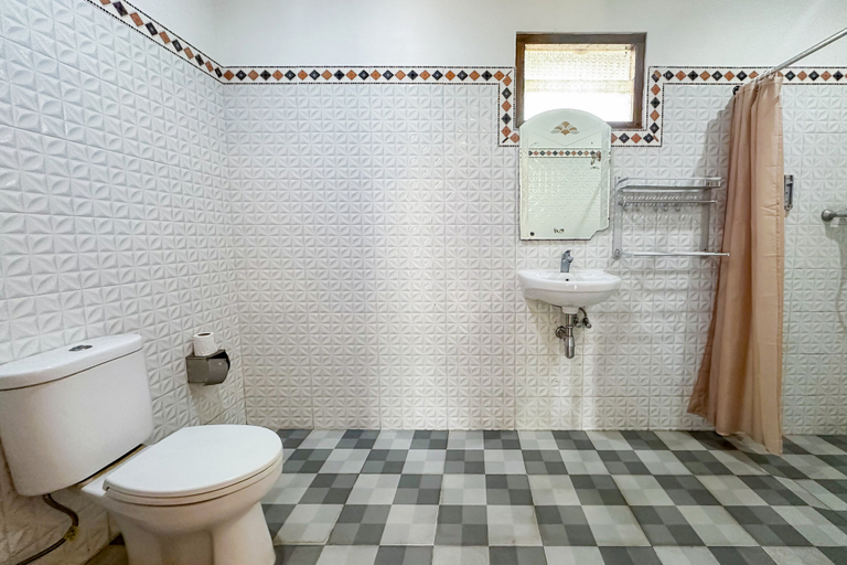 Bathroom 3, Arlina's Kintamani, Bangli