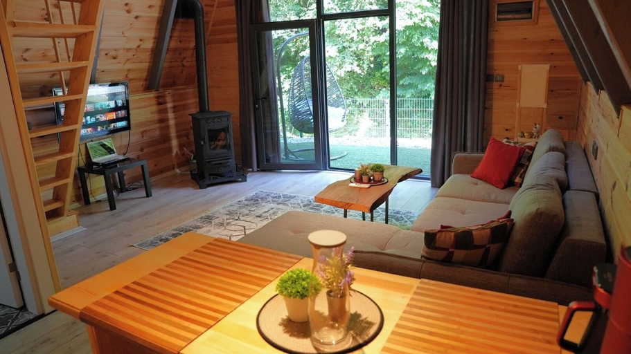 Others 5, Zua Bungalov, Pazar