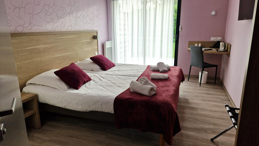 Bedroom 2, Logis Hotel Au Moyne de Saire, Manche