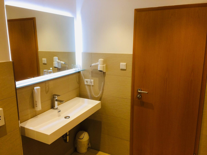 Bathroom 25