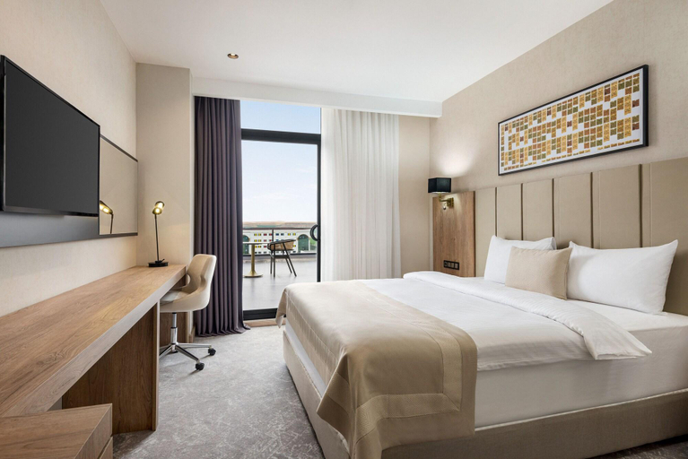 Bedroom 2, Ramada Plaza By Wyndham Batman, Merkez