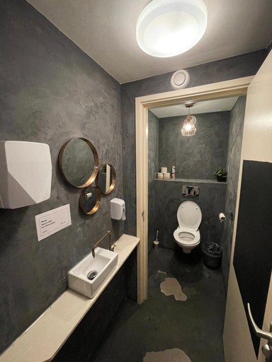 Bathroom 4, Thuis Bij Schell, Rotterdam
