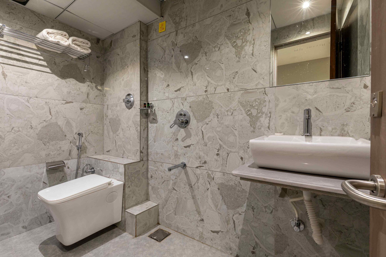 Bathroom 4, HOTEL METROMAX, Mumbai Suburban