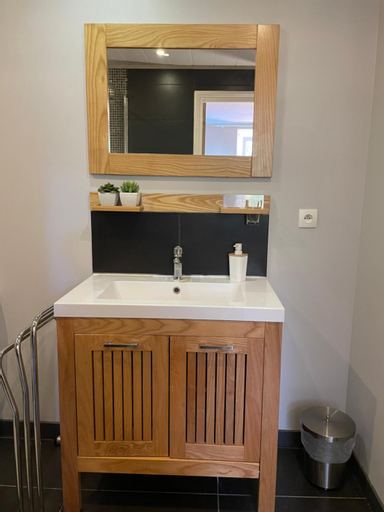 Bathroom 16