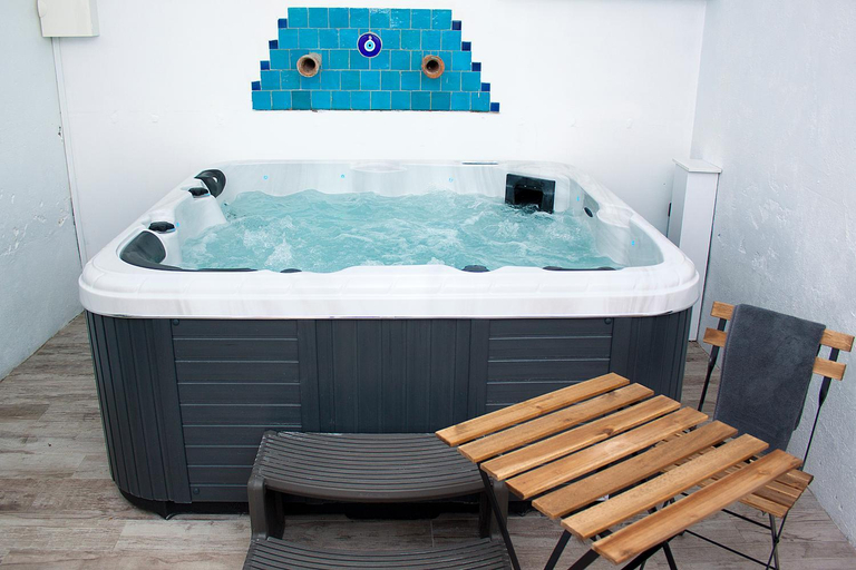 Sport & Beauty 4, Maison Saint Louis avec Jacuzzi, Var