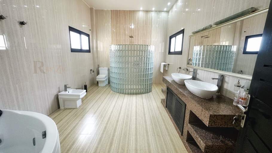 Bathroom 3, Res'Zac, Pikine