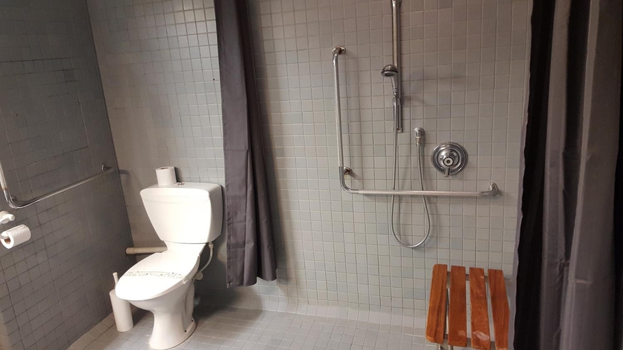 Bathroom 3, Alcamo Hotel, Hamilton