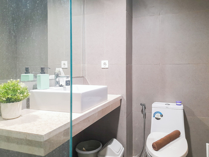 Bathroom 3, Comfortable Studio at Patraland Amarta Apartment, Sleman