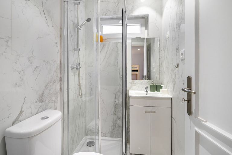Bathroom 4, Chic & Stylish Retreat In Estoril'S Finest Location, Cascais