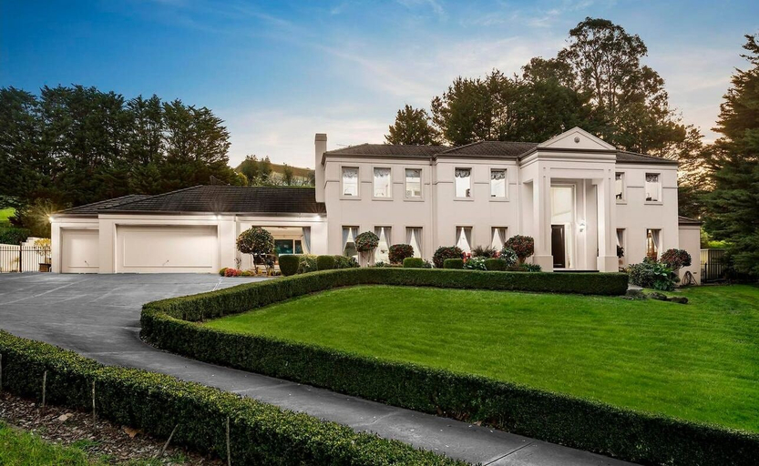 Exterior & Views 2, StayAU Expansive 7BR Villa Warrandyte, Manningham - East