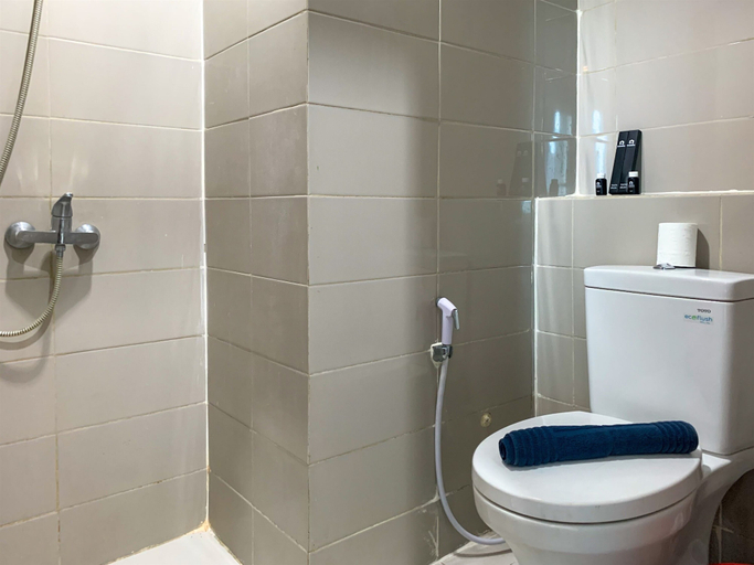 Bathroom 5, Minimalist Studio Apartment at Springhill Terrace Residence, Central Jakarta