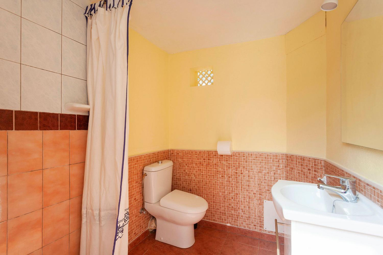 Others 4, Villa Lirica, Baleares