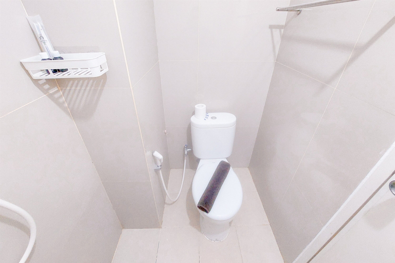 Bathroom 5, Simply Look Studio at Baileys Apartment, Tangerang Selatan