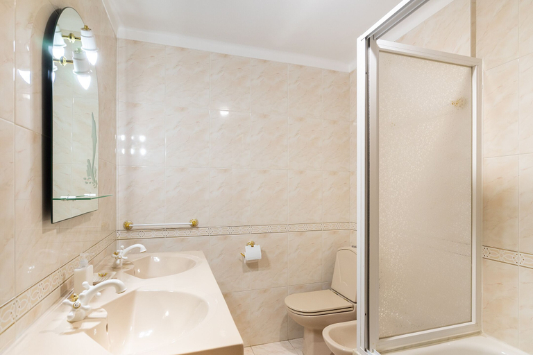 Bathroom 3, Perfect Family Hideout Residence W/Ac & 4Br + 5Ba, Cascais