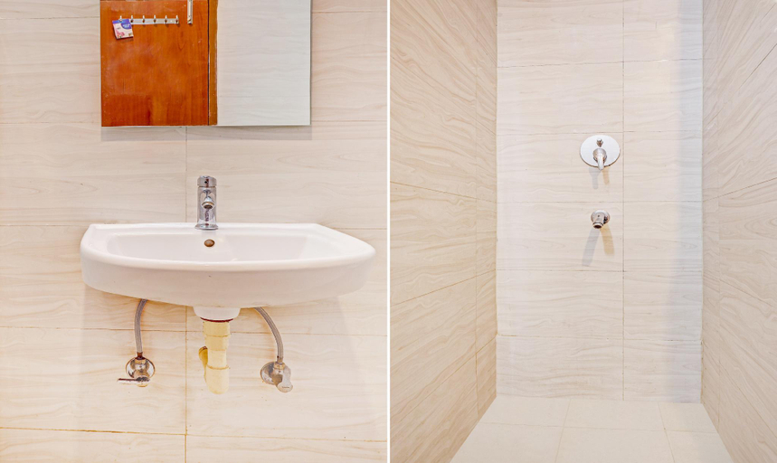Bathroom 4, Treebo Silver Stallion, Lucknow